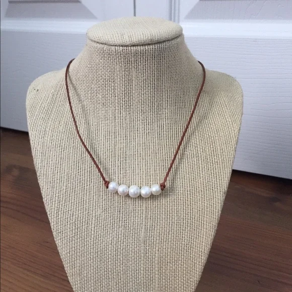 🐚Genuine Freshwater Pearl & Leather Necklace 🐚 - Picture 2 of 6